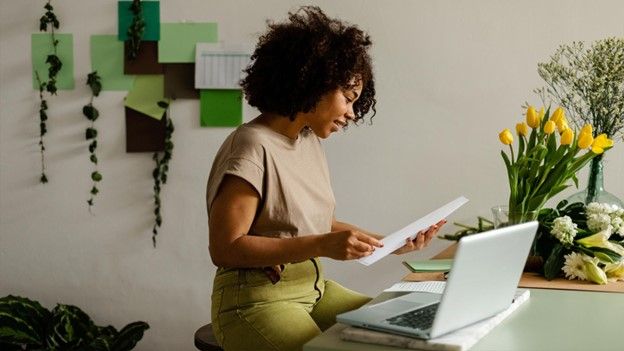 9 Ways to Feng Shui Your Office